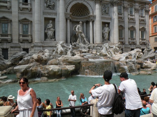  Une baignade dans la fontaine de Trévi?